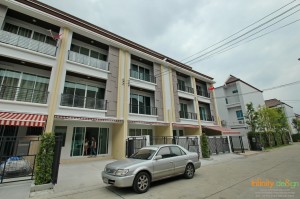 บ้านกลางเมืองรัชดา 36 (Baanklangmuang-Ratchada) 