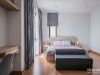 ห้องนอนใหญ่ตกแต่งด้วยผ้าม่านพับ 02 @ บ้านกลางเมือง The Edition พหลโยธิน-รามอินทรา   