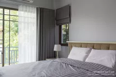 ห้องนอนใหญ่ตกแต่งด้วยผ้าม่าน (7)  @ บุราสิริ สนามบินน้ำ