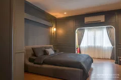 ห้องนอนใหญ่ตกแต่งด้วยม่านม้วนและผ้าม่าน  02 @ บุราสิริ ท่าข้าม – พระราม 2