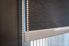 ห้องนอนใหญ่ตกแต่งด้วยม่านม้วนและผ้าม่าน  05 @ บุราสิริ ท่าข้าม – พระราม 2