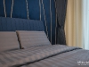 ห้องนอนใหญ่ตกแต่งด้วยผ้าม่าน สีน้ำเงิน 04 @ Supalai Oriental สุขุมวิท 39
