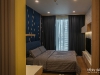 ห้องนอนใหญ่ตกแต่งด้วยผ้าม่าน สีน้ำเงิน 06 @ Supalai Oriental สุขุมวิท 39