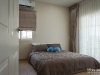 ห้องนอนตกแต่งด้วยผ้าม่านจีบ สีทอง 01 @ Golden Neo สุขุมวิท-ลาซาล