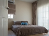ห้องนอนตกแต่งด้วยผ้าม่านจีบ สีทอง 03 @ Golden Neo สุขุมวิท-ลาซาล