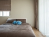 ห้องนอนตกแต่งด้วยผ้าม่านจีบและม่านพับ 02 @ Golden Neo สุขุมวิท-ลาซาล