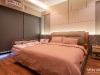 ห้องนอนใหญ่ ตกแต่งด้วยม่านม้วน สีเทา 01 @ ทาวน์โฮมสร้างเอง วิภาวดีรังสิต