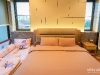 ห้องนอนใหญ่ ตกแต่งด้วยม่านม้วน สีเทา 04 @ ทาวน์โฮมสร้างเอง วิภาวดีรังสิต