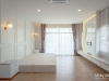 ห้องนอนใหญ่ตกแต่งด้วยม่านลอน สีเบจ 01 @ ลัดดารมย์ วงแหวน-รามอินทรา