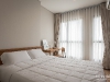 ห้องนอนตกแต่งด้วยผ้าม่านโปร่ง 02 @ Lumpini Suite ดินแดง-ราชปรารภ