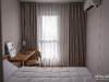 ห้องนอนตกแต่งด้วยผ้าม่านโทนสีครีม 02 @ Lumpini Suite ดินแดง-ราชปรารภ