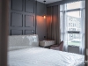 ห้องนอนตกแต่งด้วยผ้าม่านลอน สีน้ำตาล 09 @ Maestro 19 รัชดา19-วิภา