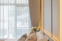 ห้องนอนใหญ่ตกแต่งด้วยผ้าม่าน 03 @  มัณฑนา บางนา-วงแหวน
