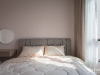 ห้องนอนตกแต่งด้วยผ้าม่านลอน สีครีม และวอลเปเปอร์ สีชมพู 10 @ Niche Mono สุขุมวิท-แบริ่ง