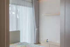 ห้องนอนใหญ่ตกแต่งตกด้วยผ้าม่าน 23 @ Nirvana DEFINE Ekkamai Ramintra