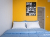ห้องนอนเล็กตกแต่งด้วยผ้าม่านลอน สีน้ำเงิน 06 @ Notting Hill สุขุมวิท 105