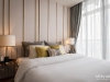 ห้องนอนใหญ่ตกแต่งด้วยผ้าม่านลอน สีเทา 04 @ Park Origin พร้อมพงษ์