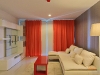 แต่งห้องน้่งเล่น ด้วยม่านลอนสีแดง และ วอลเปเปอร์ @ Pearl Residences สุขุมวิท 24