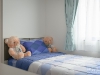 ห้องนอนเล็กตกแต่งด้วยผ้าม่าน สีฟ้า 02 @ Pleno สุขุมวิท-บางนา