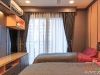 ห้องนอนตกแต่งด้วยผ้าม่าน โทนสีเทา 02 @ Sync Nature Siam