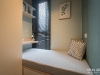 ห้องนอนเล็กตกแต่งด้วยวอลเปเปอร์ สีเขียวเข้ม @ Whizdom Inspire สุขุมวิท